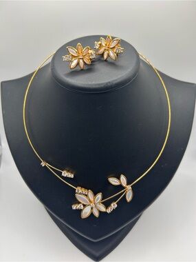 Vintage Butler gold tone Shell flower necklace & matching clip earrings